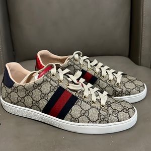 Gucci shoes for womens, color Brown, Size 9